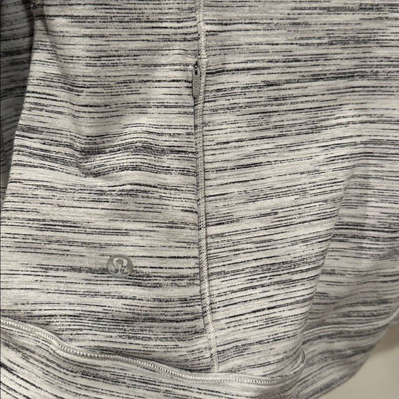 Lululemon Outrun the Elements 1/2 Zip size 6 - Picture 5 of 6